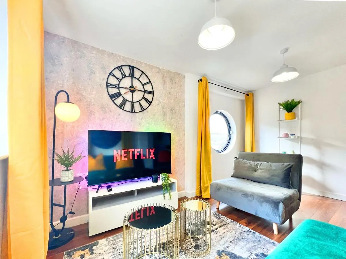 Weekly Or Monthly Stay - Relocation & Business - 4 Guests - By Hofin Stays Short Lets & Serviced Accommodation London Apartment