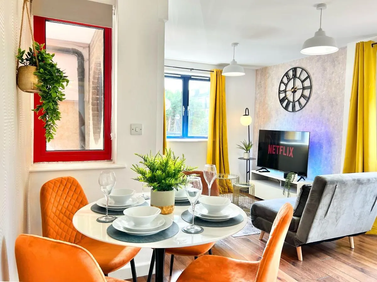 Weekly Or Monthly Stay - Relocation & Business - 4 Guests - By Hofin Stays Short Lets & Serviced Accommodation London