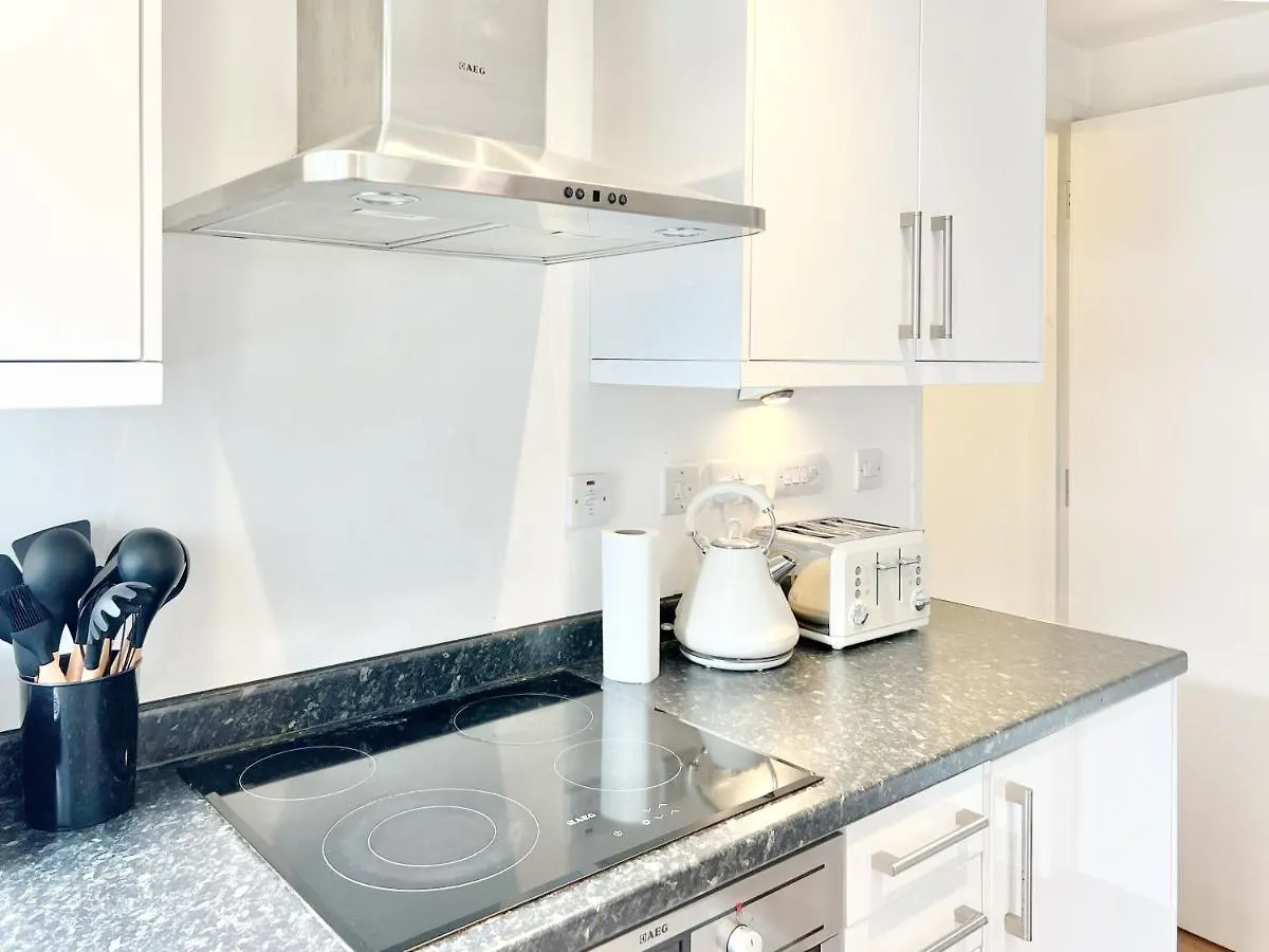 Weekly Or Monthly Stay - Relocation & Business - 4 Guests - By Hofin Stays Short Lets & Serviced Accommodation London