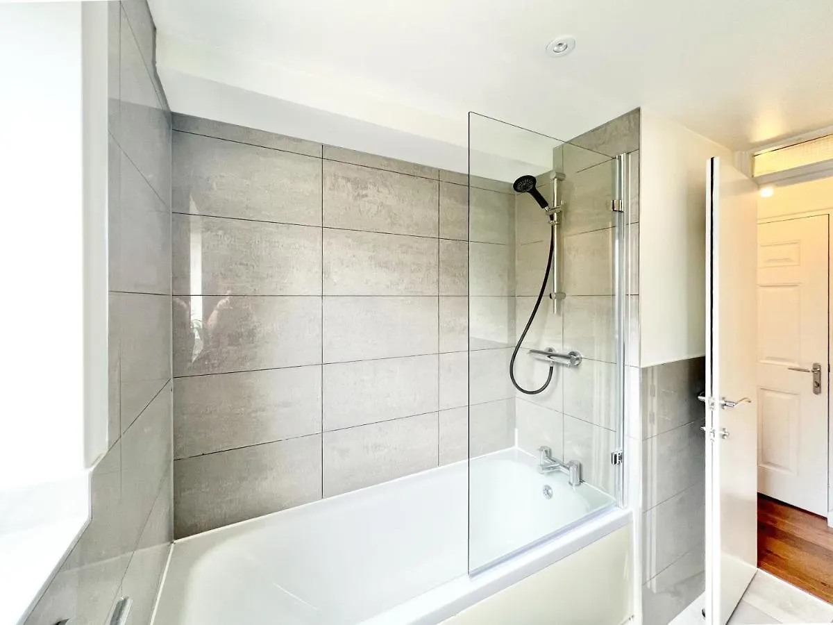 Weekly Or Monthly Stay - Relocation & Business - 4 Guests - By Hofin Stays Short Lets & Serviced Accommodation London Apartment