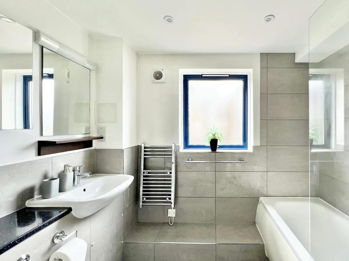 Apartment Weekly Or Monthly Stay - Relocation & Business - 4 Guests - By Hofin Stays Short Lets & Serviced Accommodation London United Kingdom