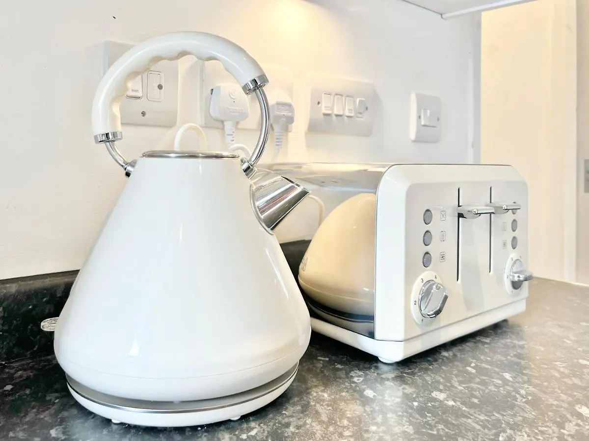 Weekly Or Monthly Stay - Relocation & Business - 4 Guests - By Hofin Stays Short Lets & Serviced Accommodation London