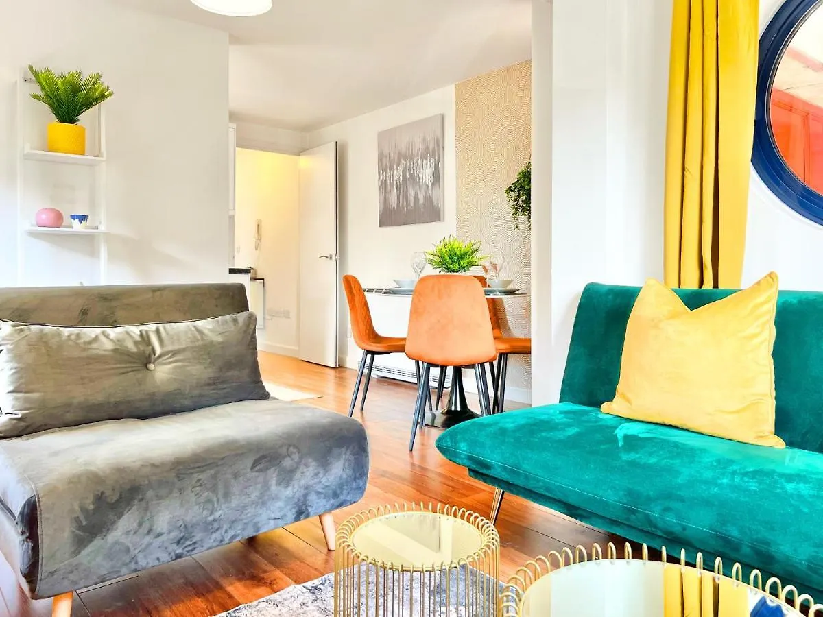 Apartment Weekly Or Monthly Stay - Relocation & Business - 4 Guests - By Hofin Stays Short Lets & Serviced Accommodation London
