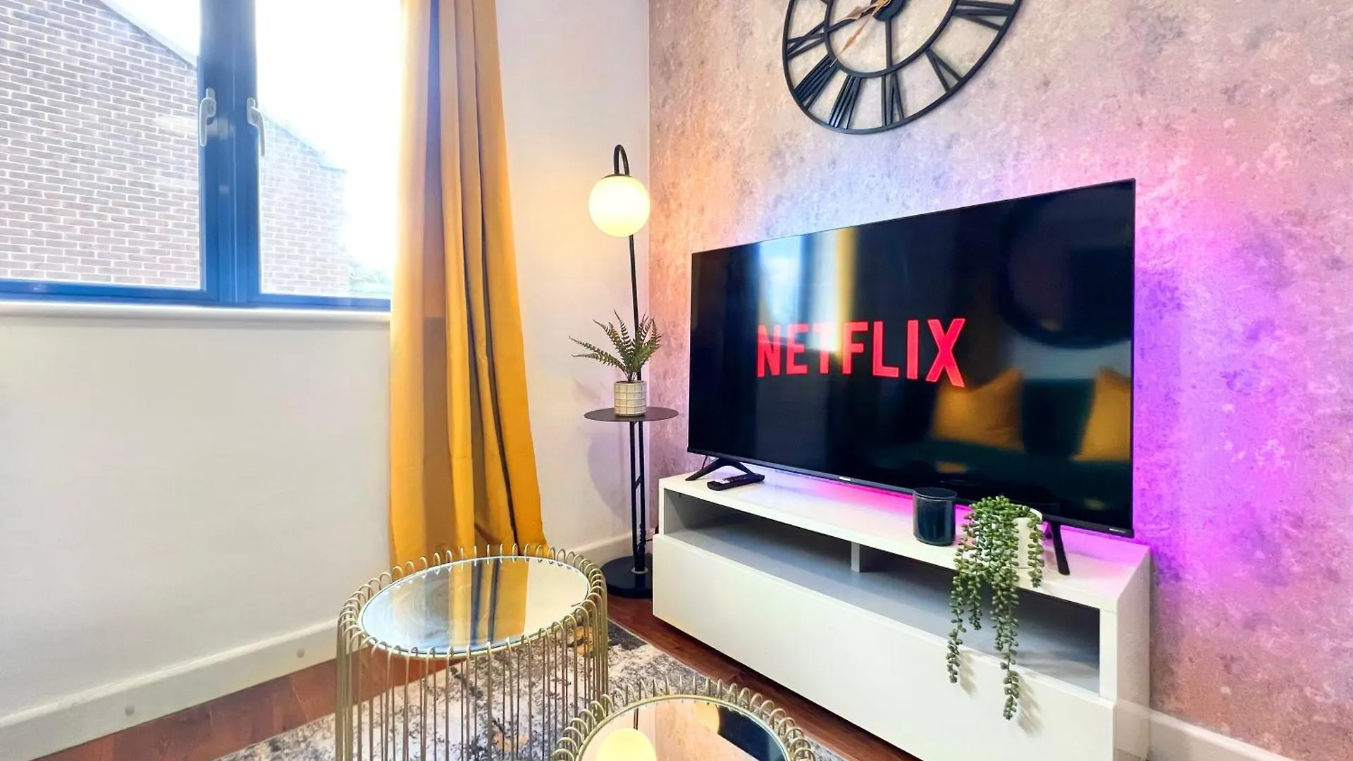 Weekly Or Monthly Stay - Relocation & Business - 4 Guests - By Hofin Stays Short Lets & Serviced Accommodation London Apartment