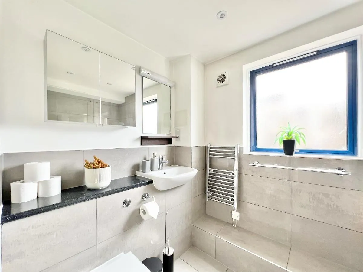 Apartment Weekly Or Monthly Stay - Relocation & Business - 4 Guests - By Hofin Stays Short Lets & Serviced Accommodation London